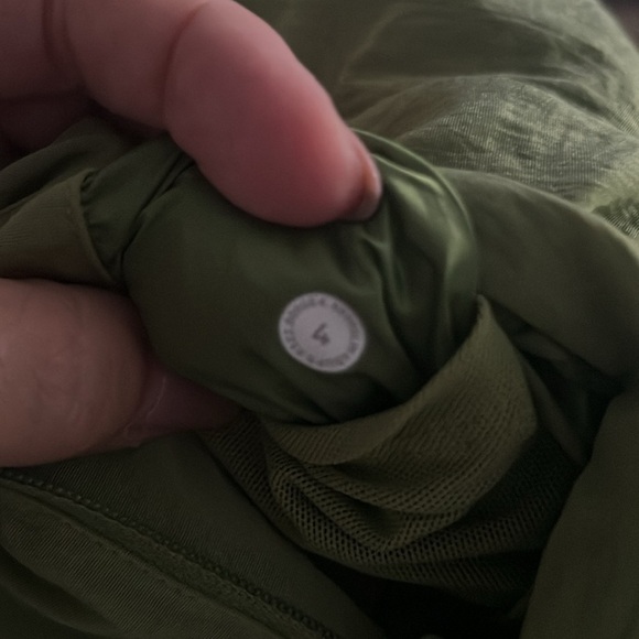 LULULEMON Non Stop Bomber Reversible Jacket in Green Foliage Size 8 and Size 4 - Picture 16 of 16